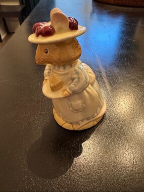 Vintage Mrs. Apple Ceramic Mouse Figurine in Cream and Blue